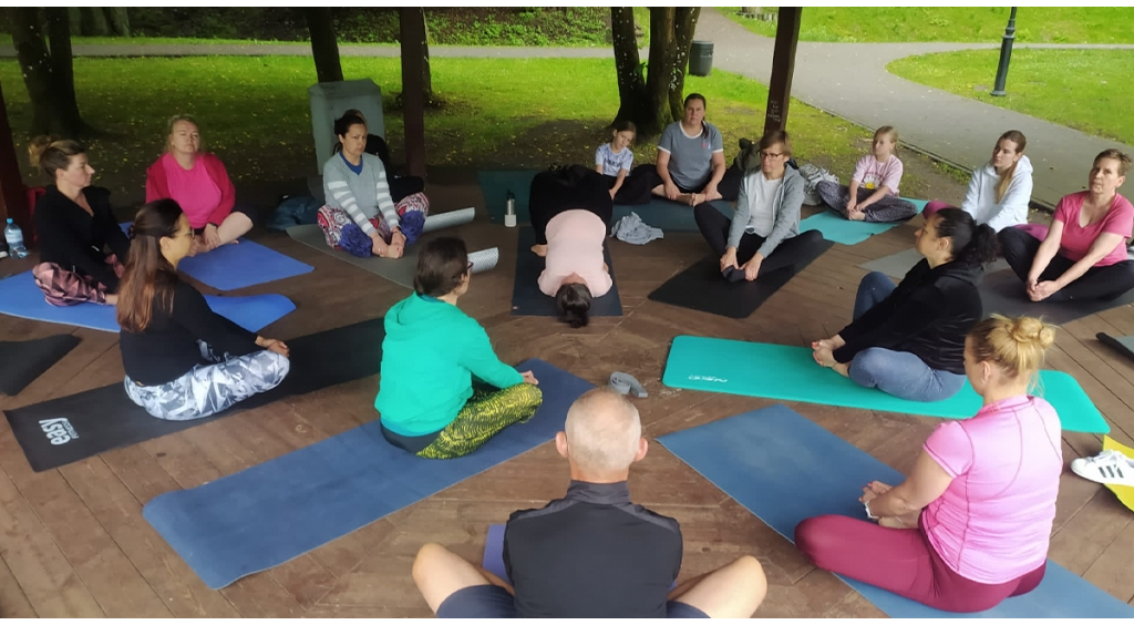 Joga w wejherowskim parku