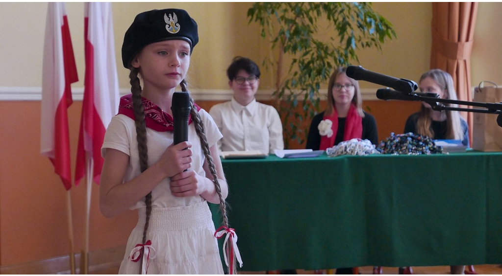 Dzieci śpiewały pięknie pieśni patriotyczne 