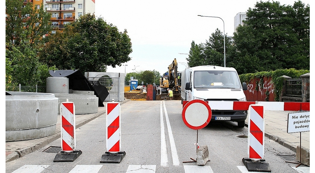 Trwa montaż osadnika w ul. Partyzantów  