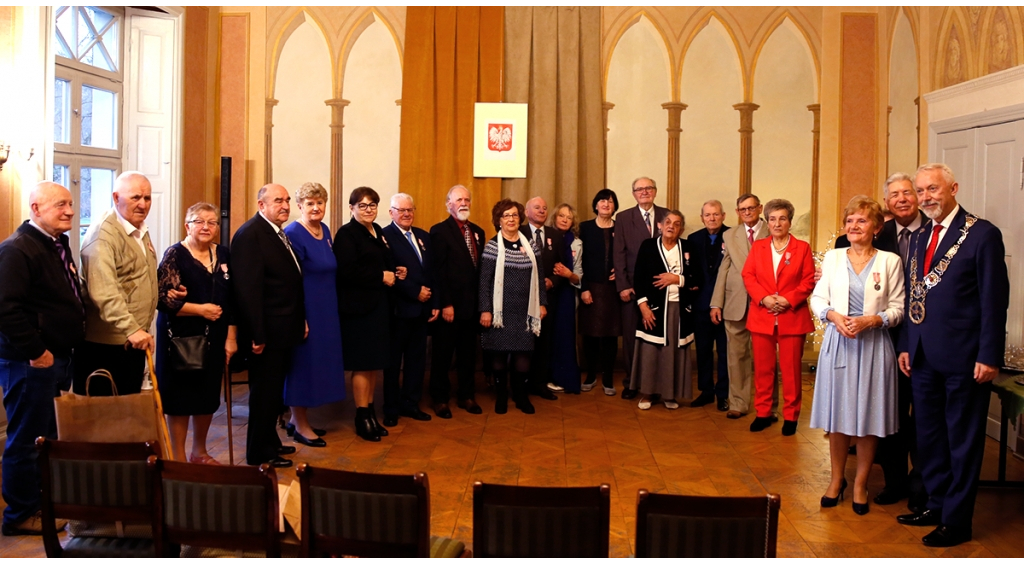Medale dla szczęśliwych jubilatów 
