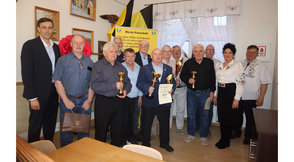 Miłośnicy skata sportowego zakończyli cykl zmagań karcianych