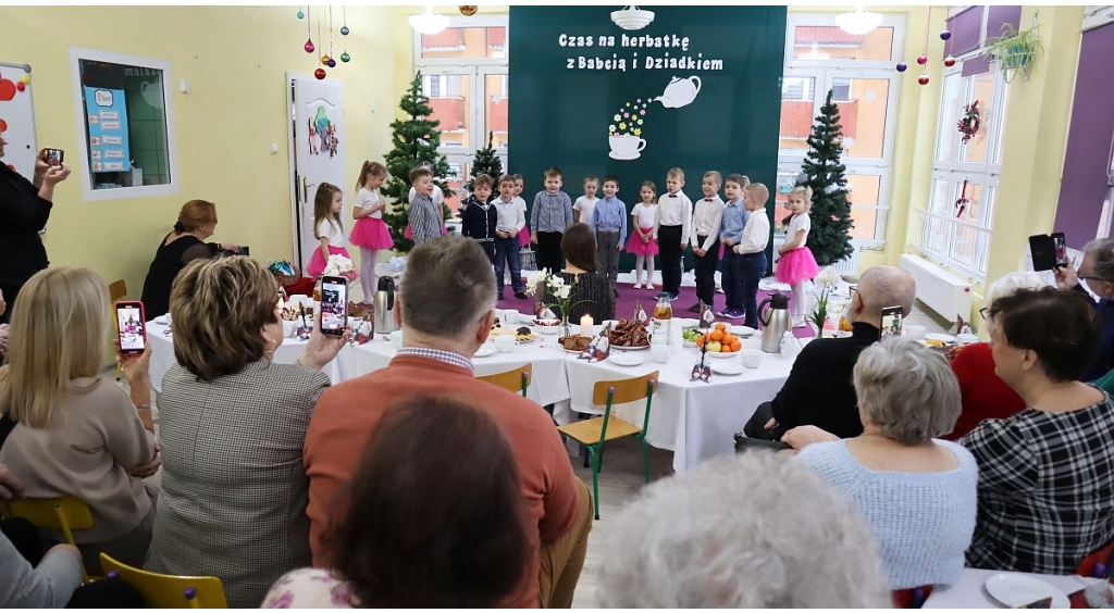 Występy przedszkolaków z okazji Dnia Babci i Dnia Dziadka