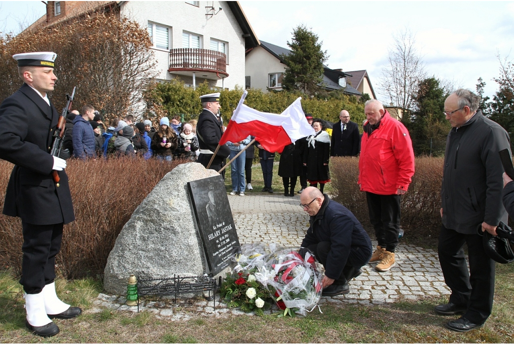 Kwiaty na rondzie im. ks. Hilarego Jastaka