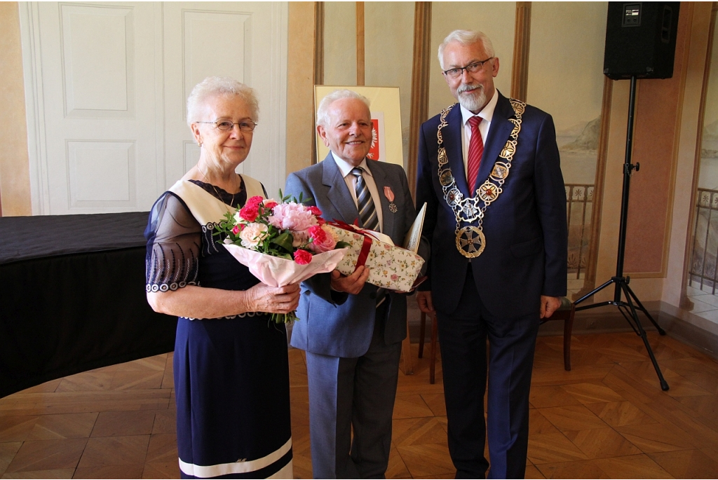 Medale dla Złotcyh Jubilatów
