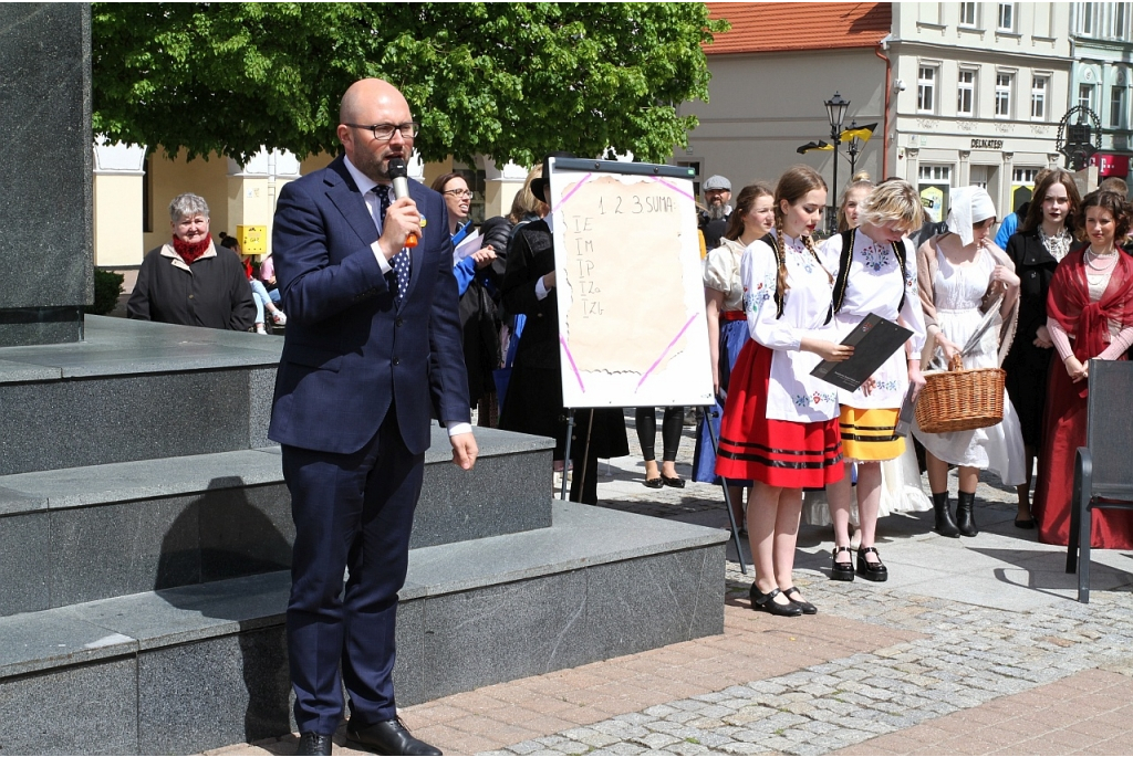 Parada młodzieży z Samochodówki z okazji Święta Miasta