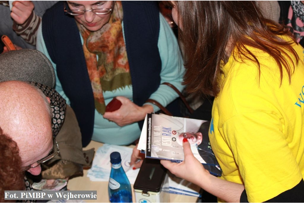 Spotkanie z ks. Janem Kaczkowskim w bibliotece - 28.11.2013