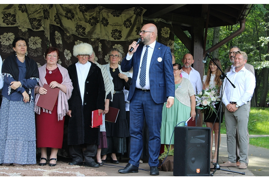 Narodowe Czytanie Nad Niemnem w Parku Miejskim