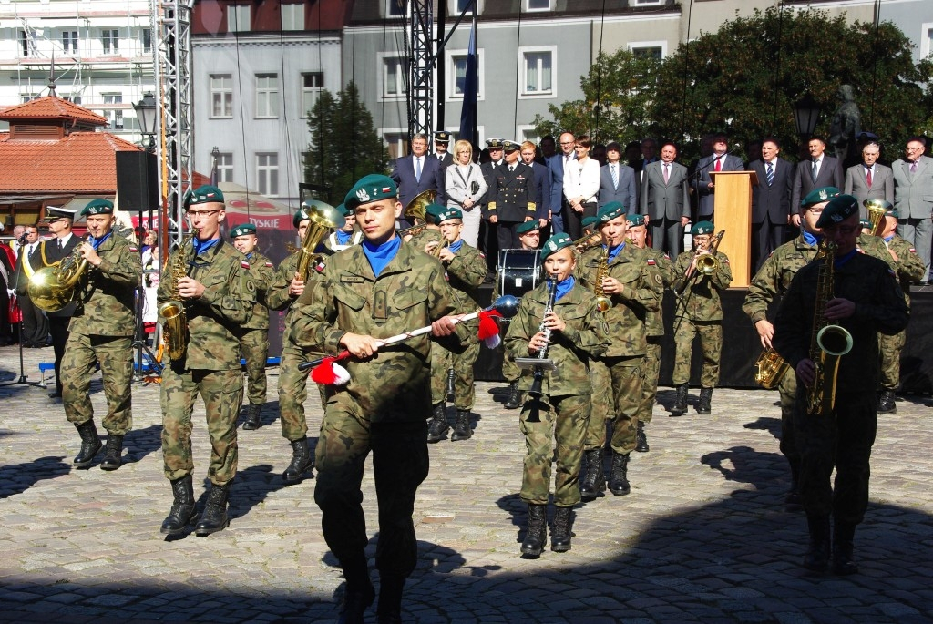 Batalion Dowodzenia MW otrzymał replikę sztandaru 1 MPS