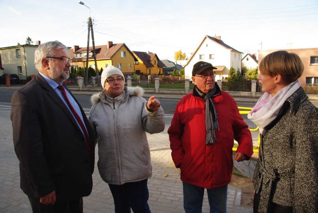 Nowy parking przy cmentarzu na ul. Roszczynialskiego - 26.10.2015