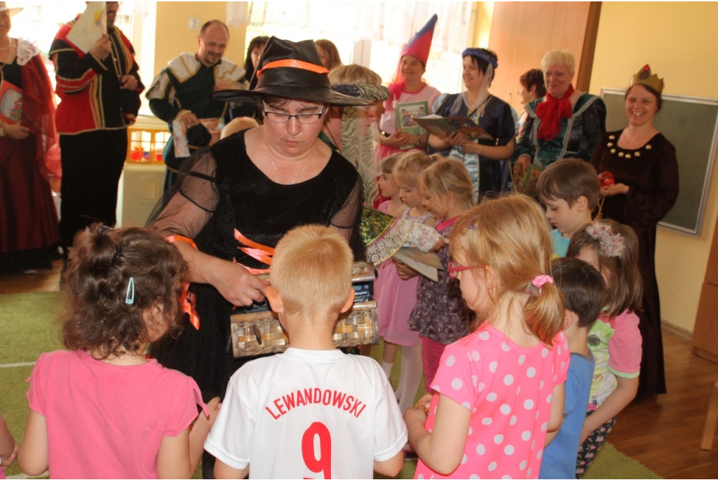 Parada biblioteczna postaci bajkowych