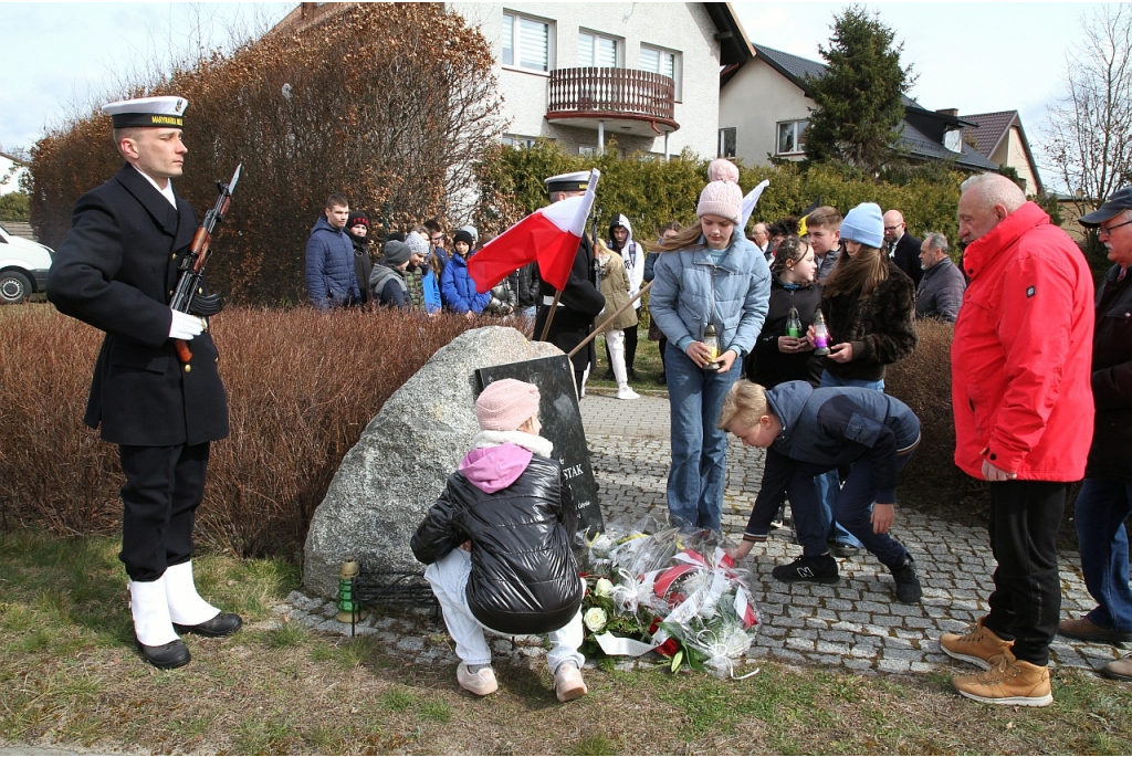 Kwiaty na rondzie im. ks. Hilarego Jastaka