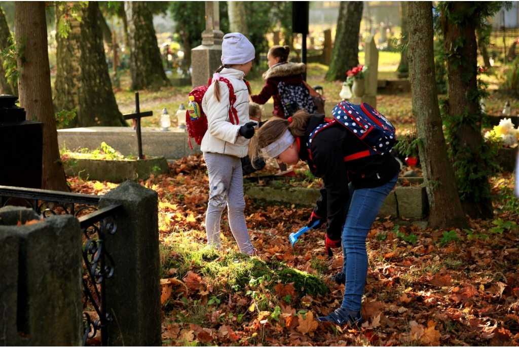 Sprzątanie Starego Cmentarza