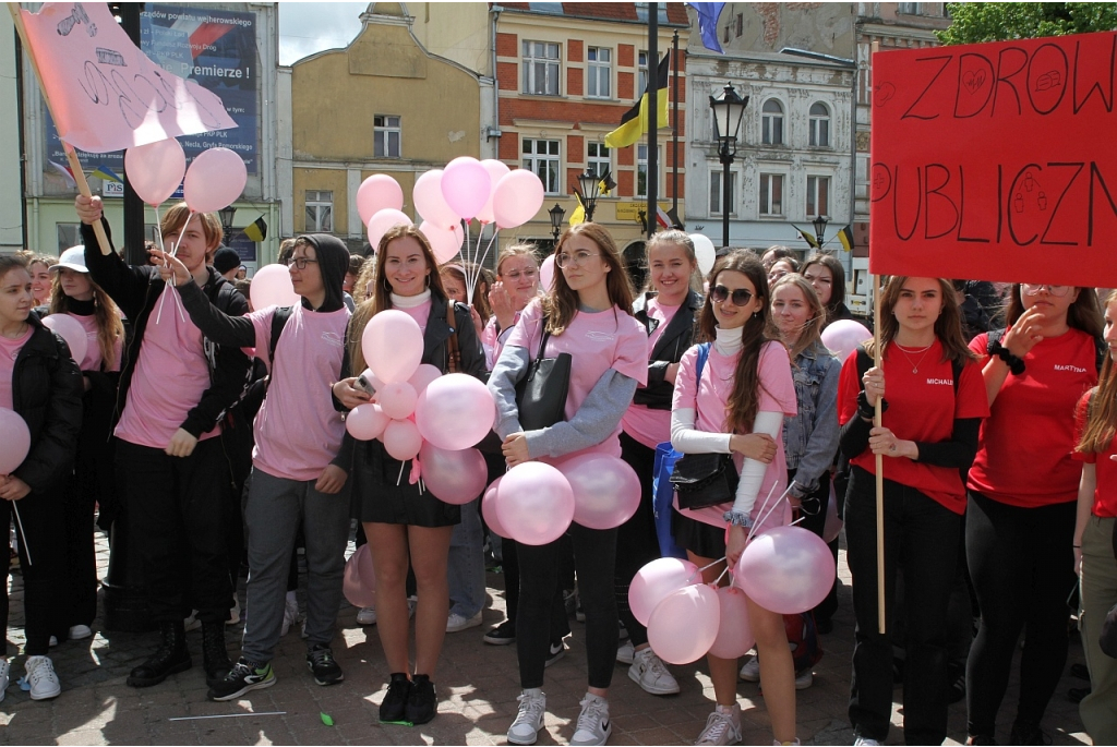 Parada młodzieży z Samochodówki z okazji Święta Miasta