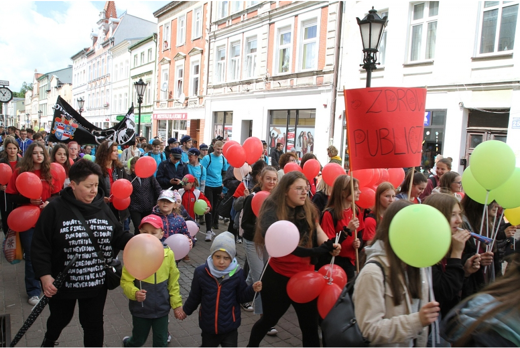 Parada młodzieży z Samochodówki z okazji Święta Miasta