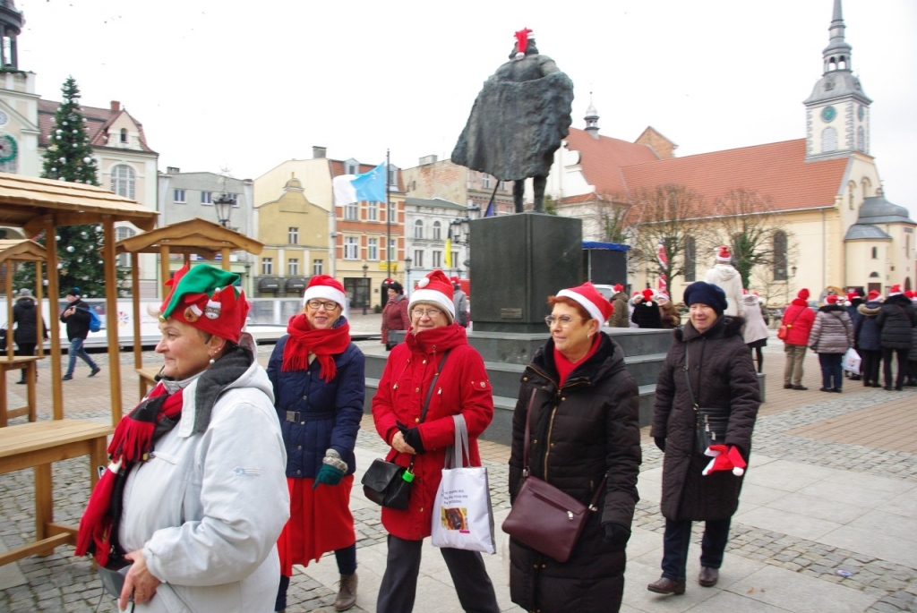 Parada Mikołajkowa turystów-seniorów SWUTW