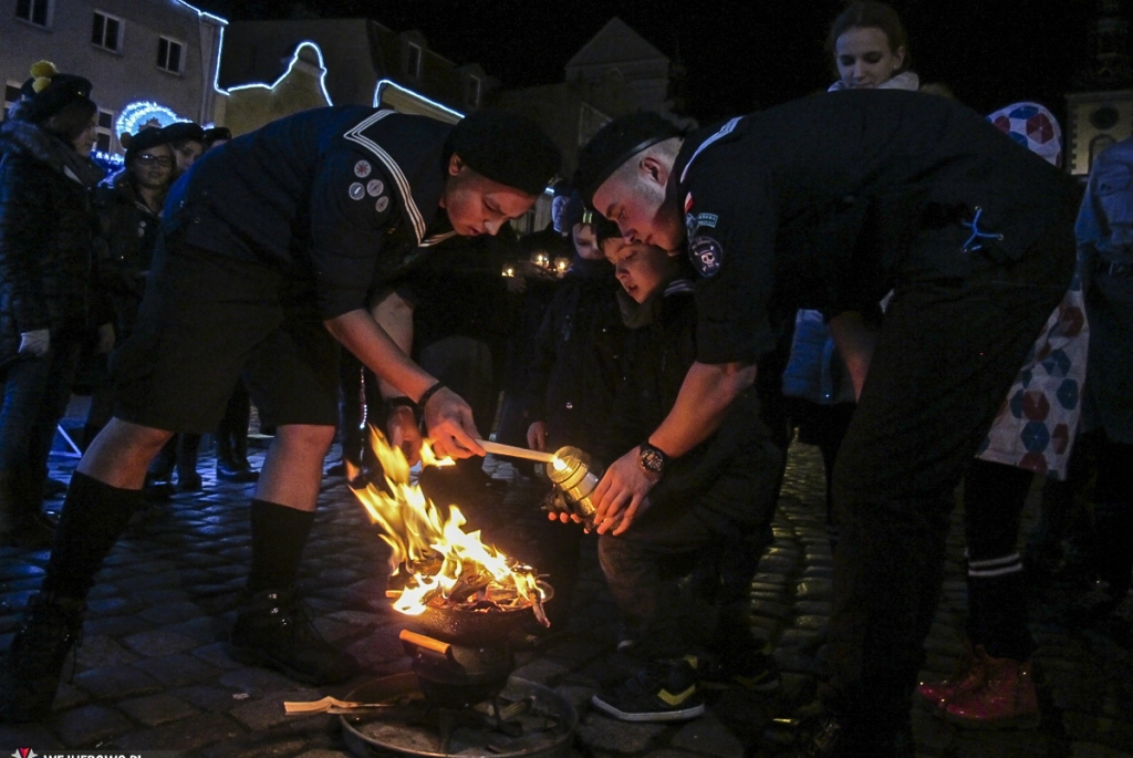 Światełko pokoju na rynku - 19.12.2015