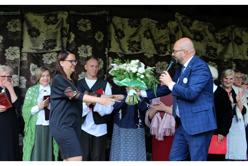 Narodowe Czytanie Nad Niemnem w Parku Miejskim