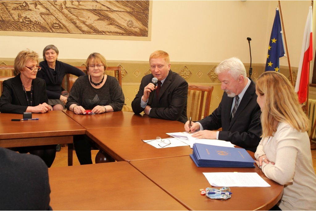 Pierwsze dotacje trafiły do stowarzyszeń - 23.02.2016