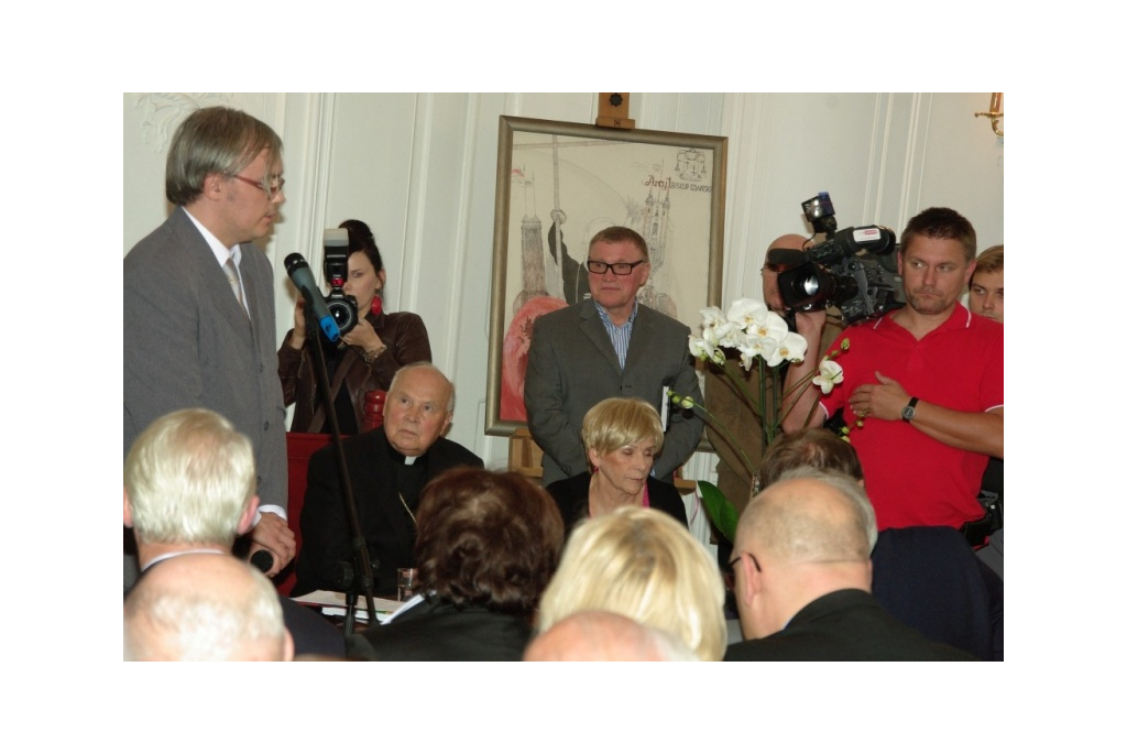 Promocja książki Spotkania o zmierzchu z abp. Tadeuszem Gocłowskim - 03.10.2012