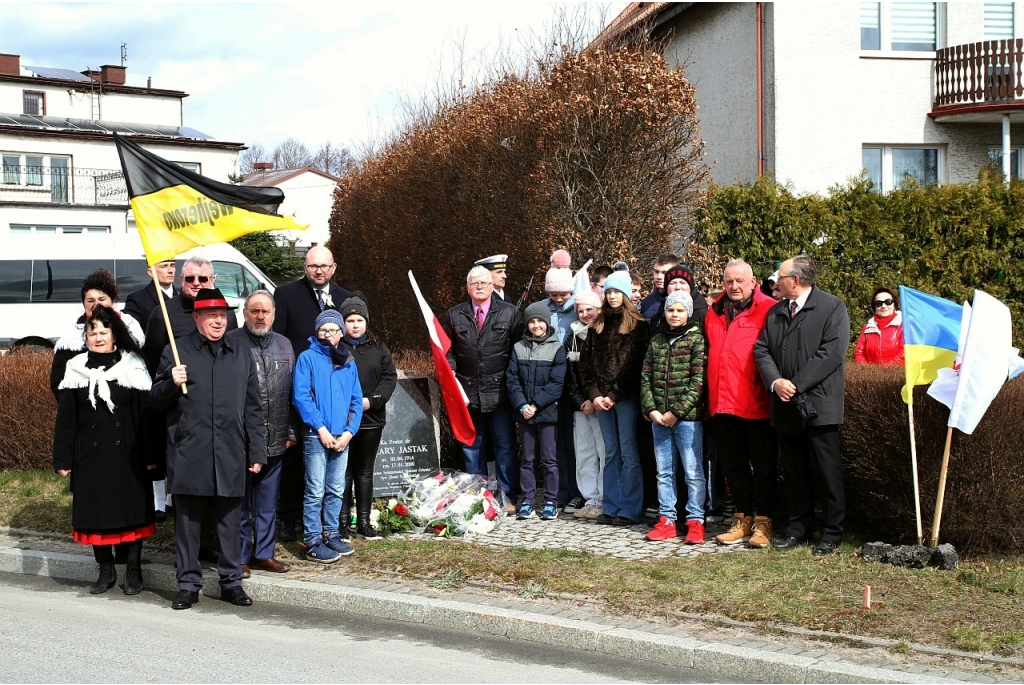 Kwiaty na rondzie im. ks. Hilarego Jastaka