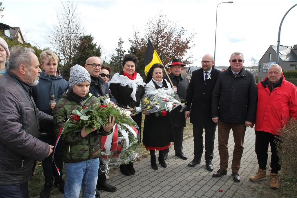 Kwiaty na rondzie im. ks. Hilarego Jastaka