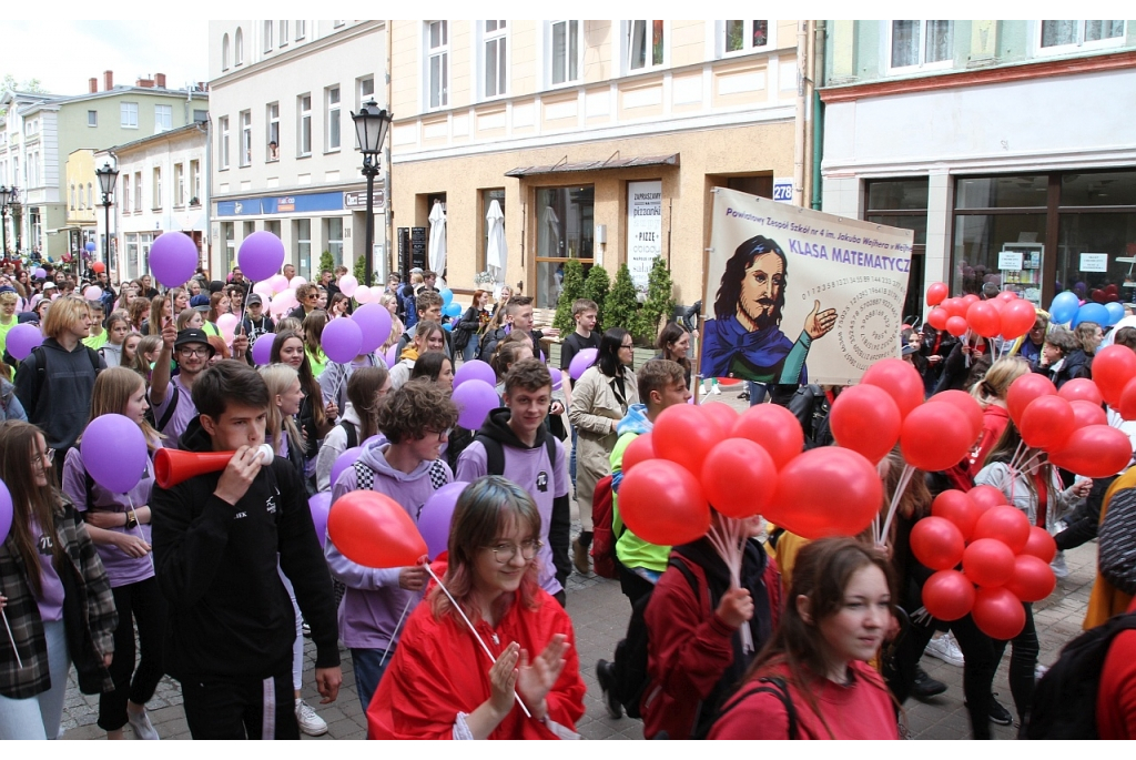 Parada młodzieży z Samochodówki z okazji Święta Miasta