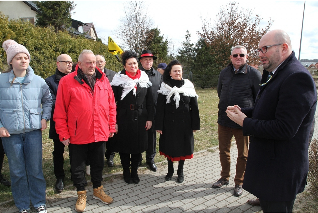 Kwiaty na rondzie im. ks. Hilarego Jastaka