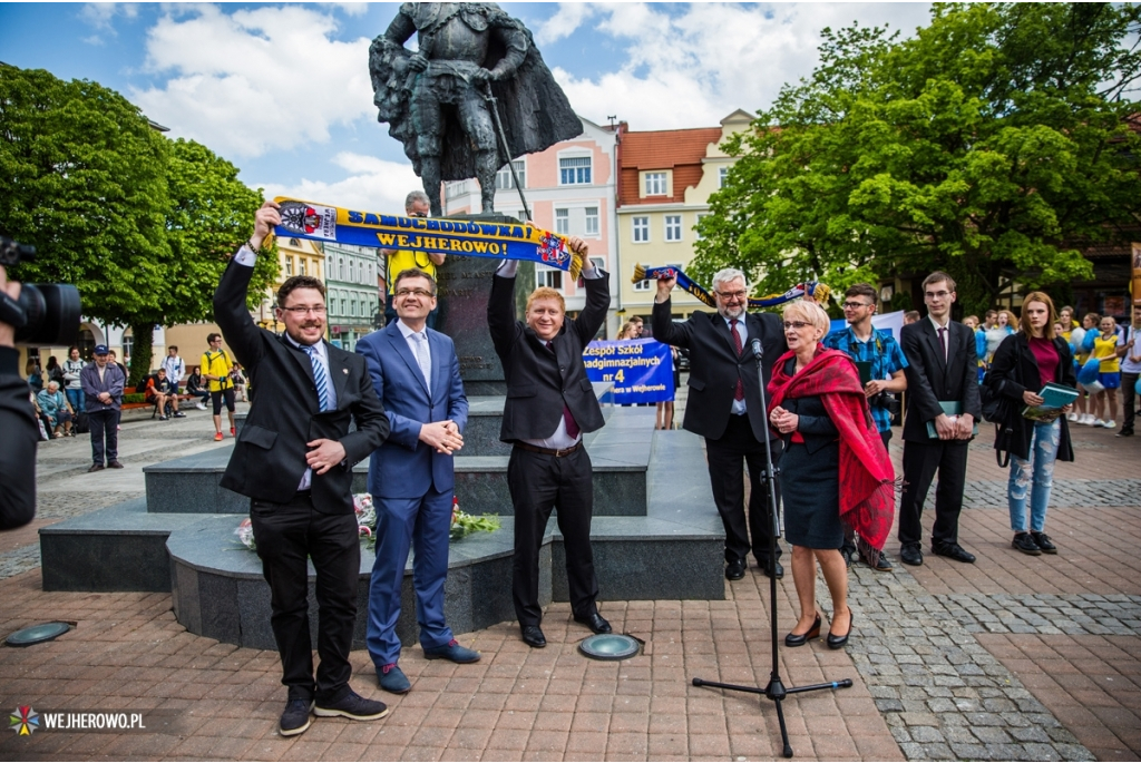 Parada uczniów Zespołu Szkół Ponadgimnazjalnych nr 4  im. Jakuba Wejhera - 29.05.2015