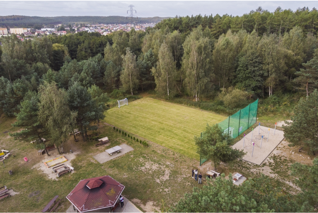 Nowe boisko i park linowy na os. Fenikowskiego