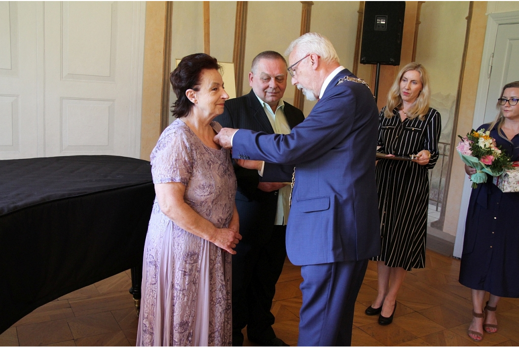 Medale dla Złotcyh Jubilatów