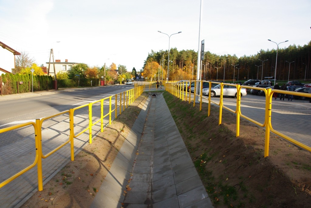 Nowy parking przy cmentarzu na ul. Roszczynialskiego - 26.10.2015