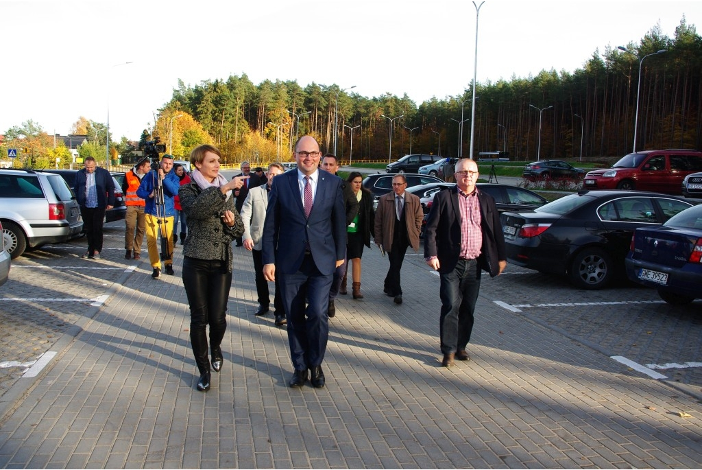 Nowy parking przy cmentarzu na ul. Roszczynialskiego - 26.10.2015