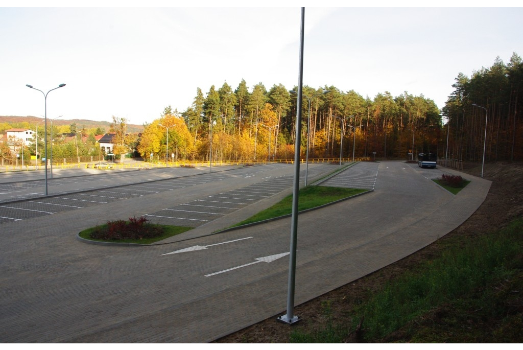 Nowy parking przy cmentarzu na ul. Roszczynialskiego - 26.10.2015