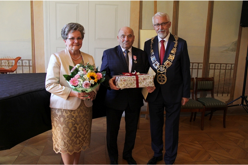 Medale dla Złotcyh Jubilatów