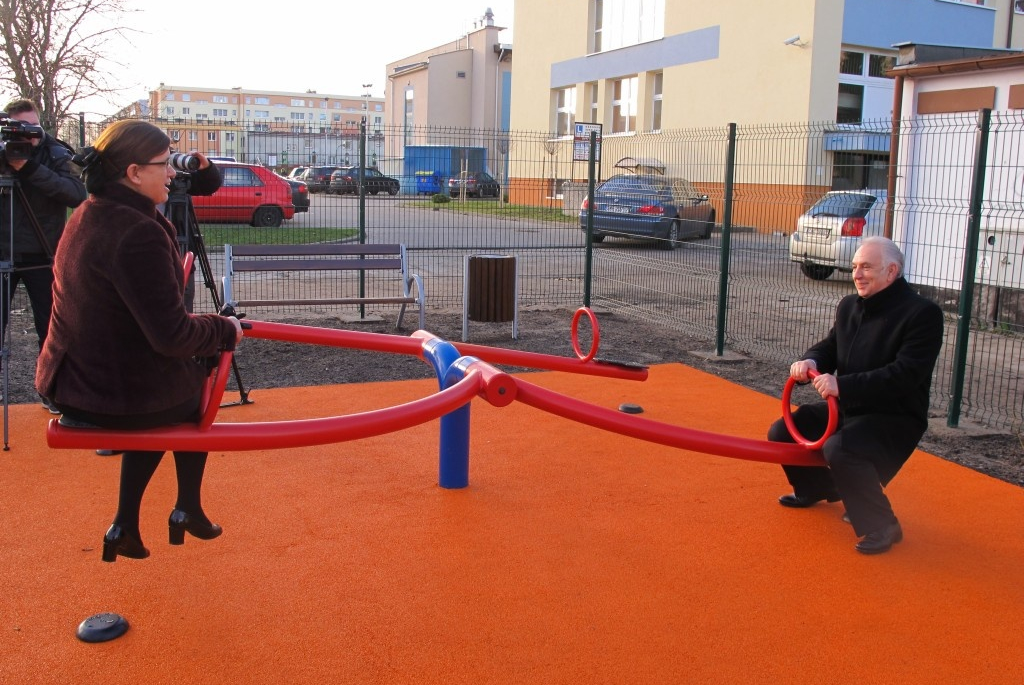 Otwarcie placu zabaw przy Zespole Szkół nr 3 - 28.11.2013