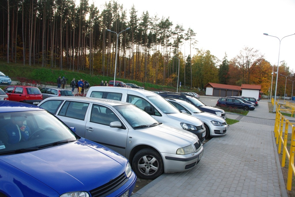 Nowy parking przy cmentarzu na ul. Roszczynialskiego - 26.10.2015