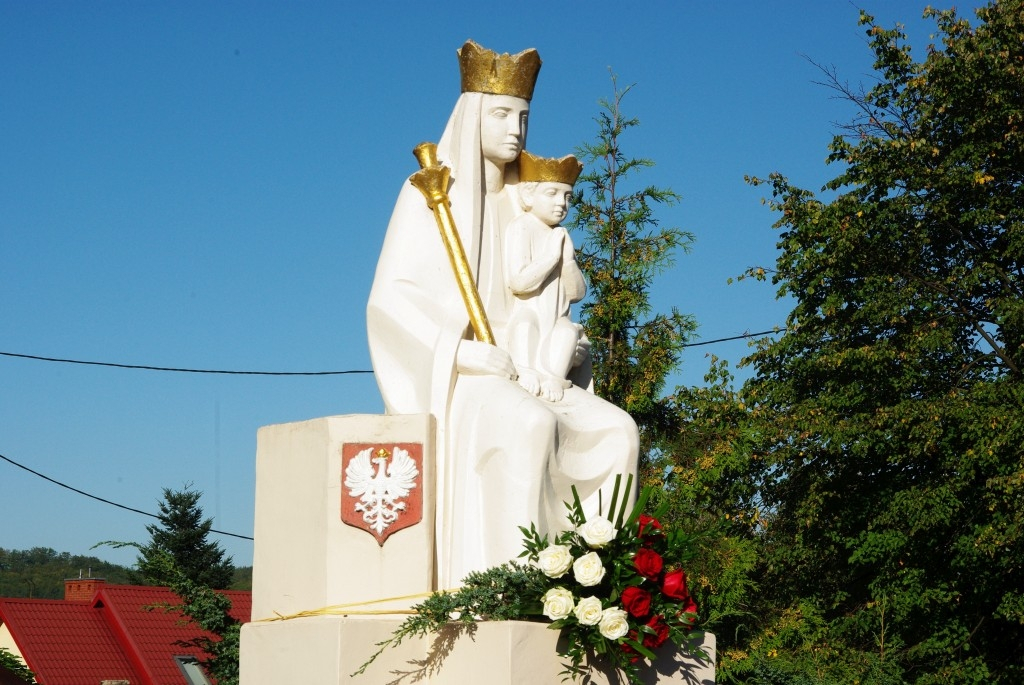 Tablica pamiątkowa z okazji 80-lecia figury Matki Bożej