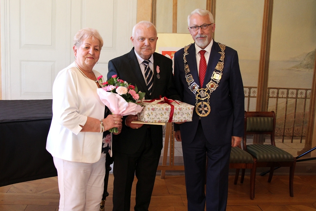 Medale dla Złotcyh Jubilatów