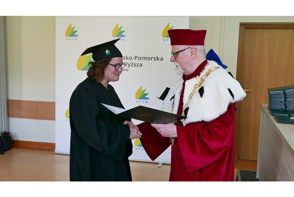 Absolwenci socjologii KPSW otrzymali dyplomy