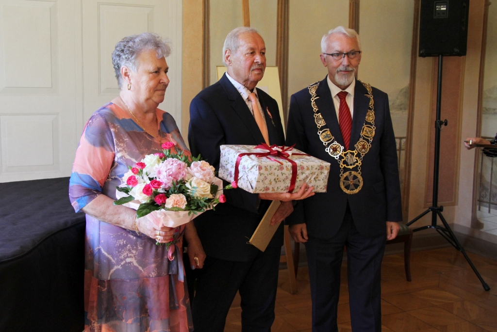 Medale dla Złotcyh Jubilatów