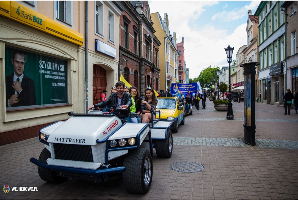 Parada uczniów Zespołu Szkół Ponadgimnazjalnych nr 4  im. Jakuba Wejhera - 29.05.2015