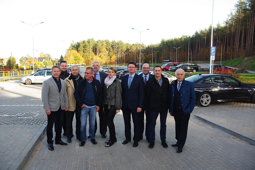 Nowy parking przy cmentarzu na ul. Roszczynialskiego - 26.10.2015