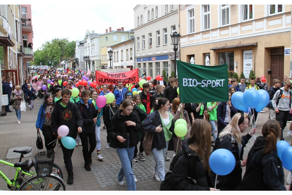 Parada młodzieży z Samochodówki z okazji Święta Miasta