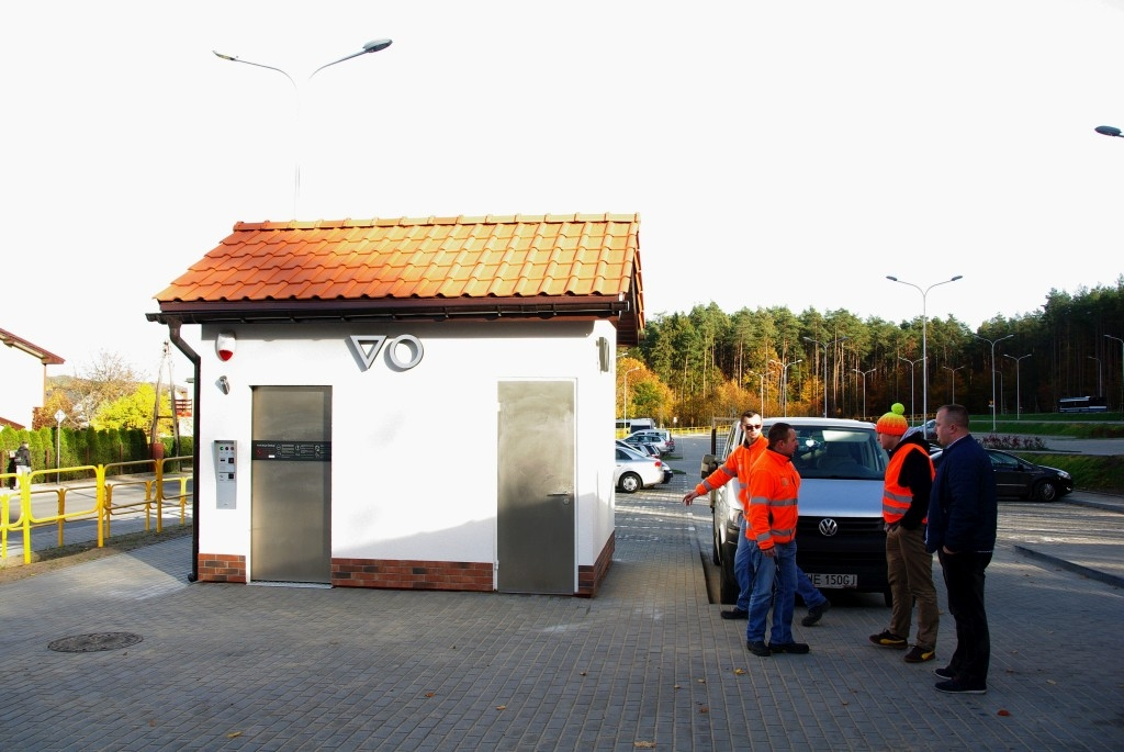 Nowy parking przy cmentarzu na ul. Roszczynialskiego - 26.10.2015