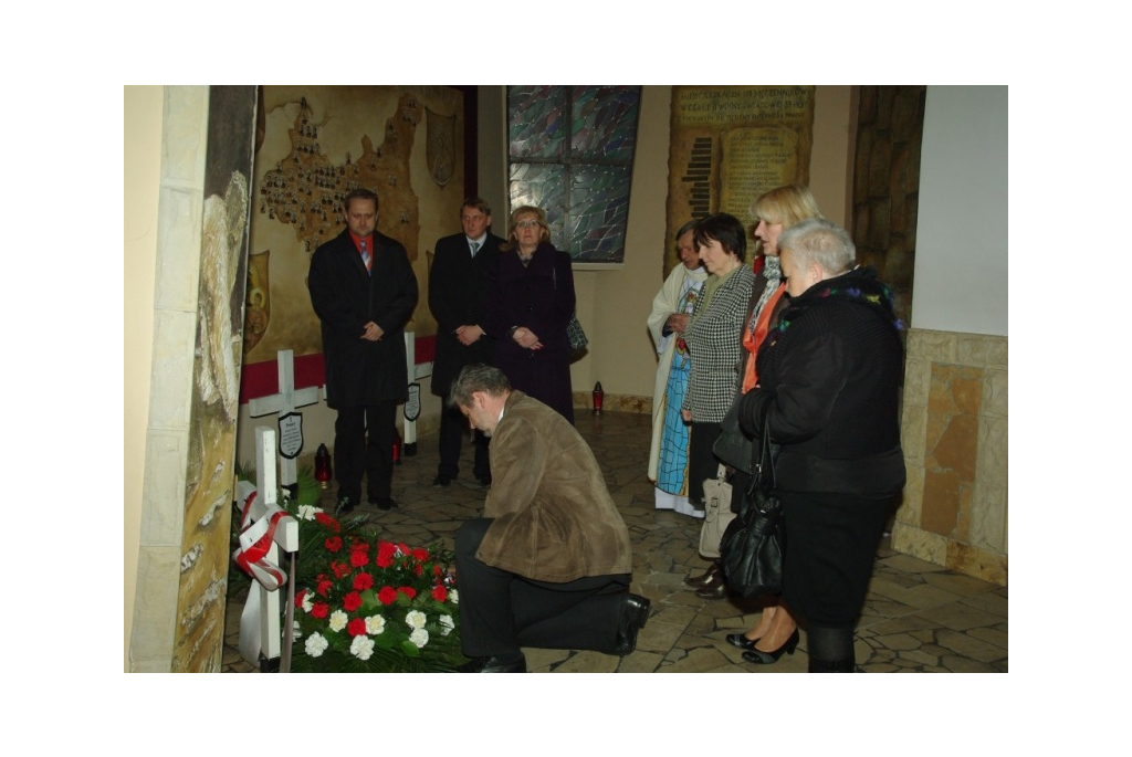 Hołd ofiarom katastrofy smoleńskiej - 10.04.2012