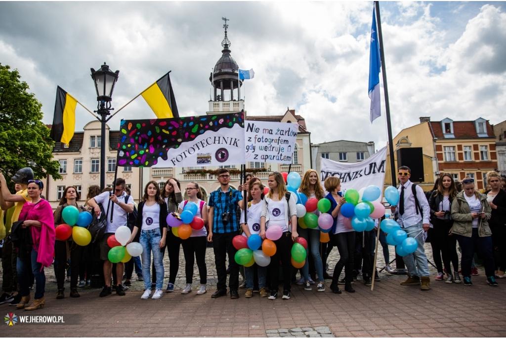 Parada uczniów Zespołu Szkół Ponadgimnazjalnych nr 4  im. Jakuba Wejhera - 29.05.2015