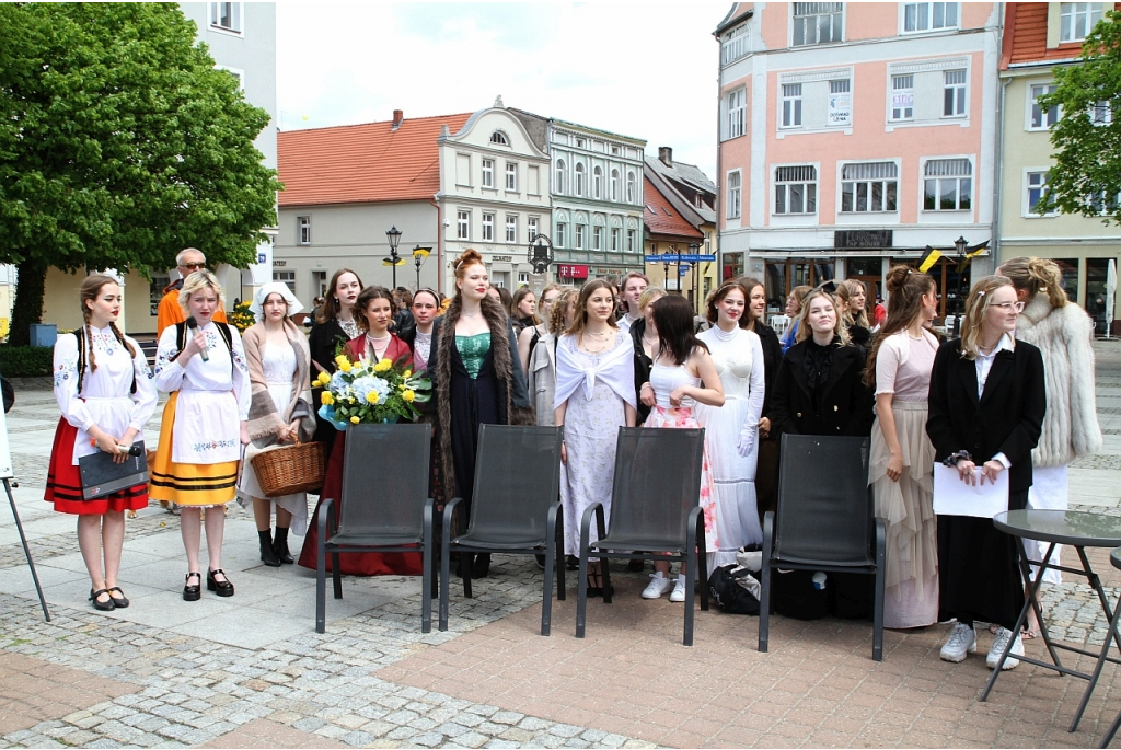 Parada młodzieży z Samochodówki z okazji Święta Miasta