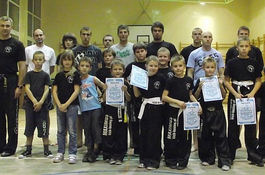 Dyplomy dla młodych kick-boxerów