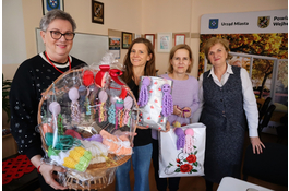 Inspirujący przykład współpracy pokoleń – seniorki z myślą o wcześniakach