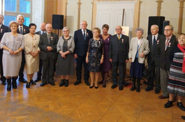 Medale dla par o długoletnim stażu małżeńskim 